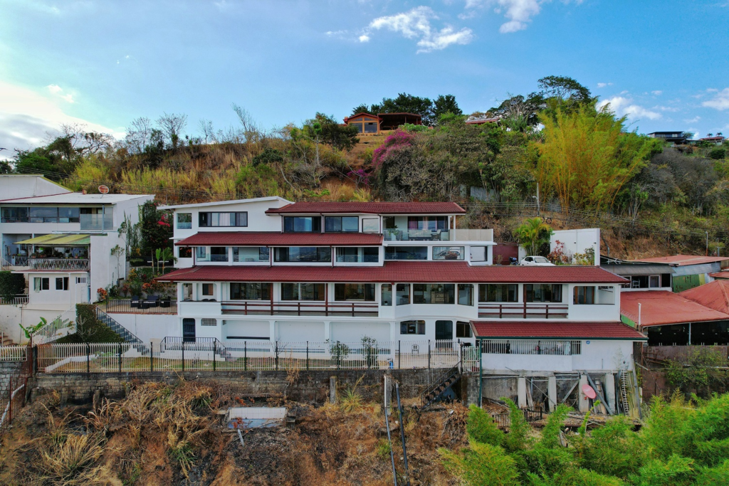 Pilas Mirador Front View